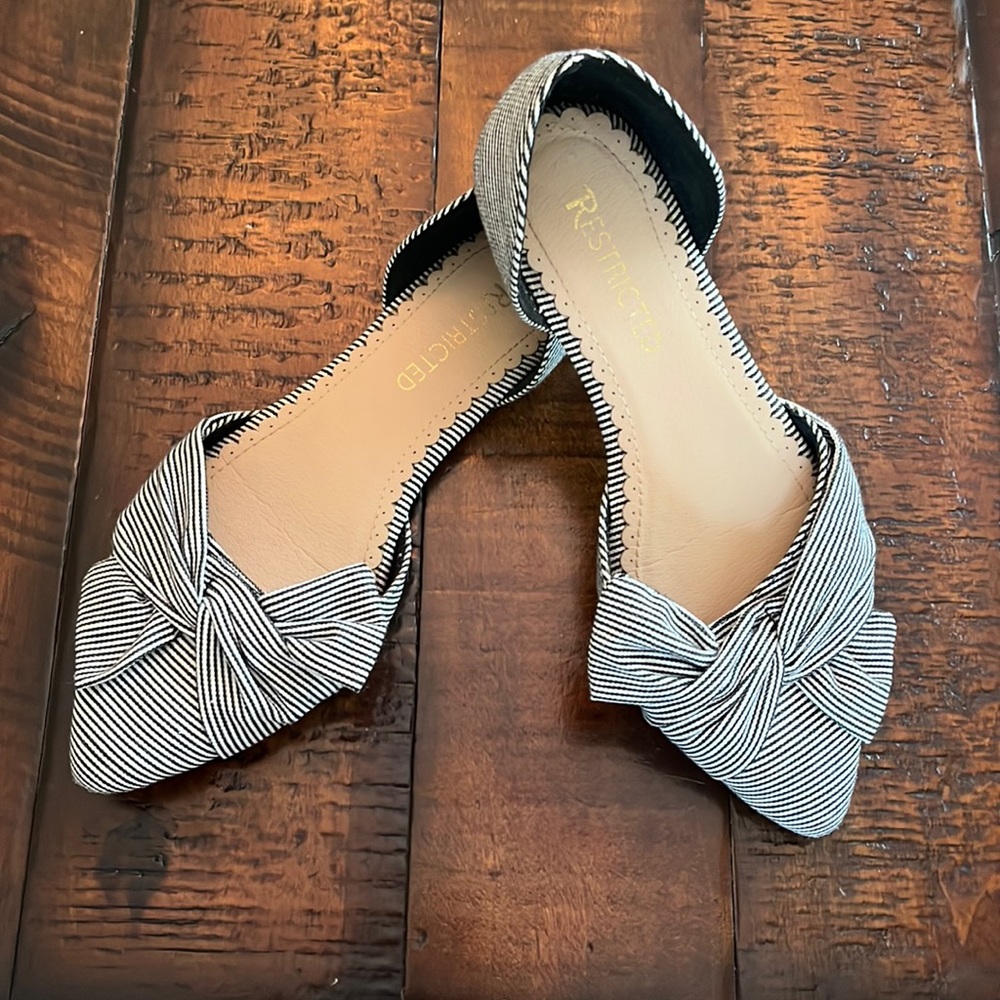 Restricted Twist Bow Flats